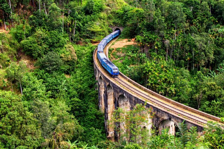 most famous train ride sri lanka